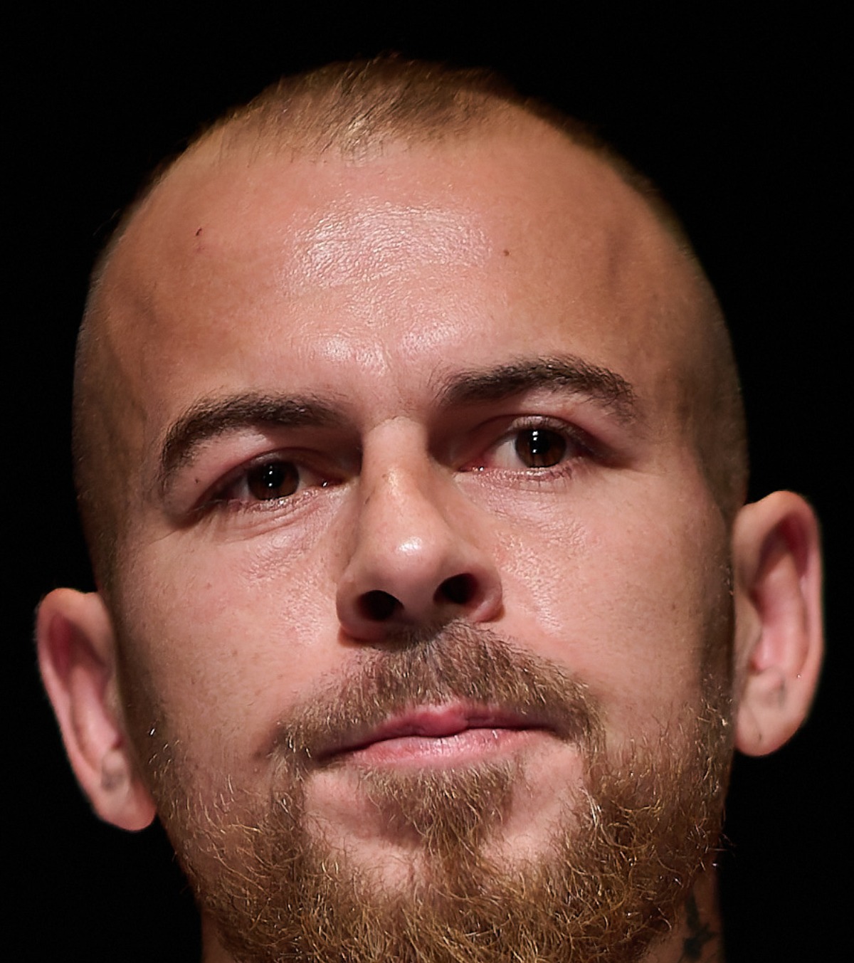 „Nu-i port pică tatălui meu”  Denis Alibec, mărturie despre copilăria sa: „Mama și bunica sunt totul pentru mine”