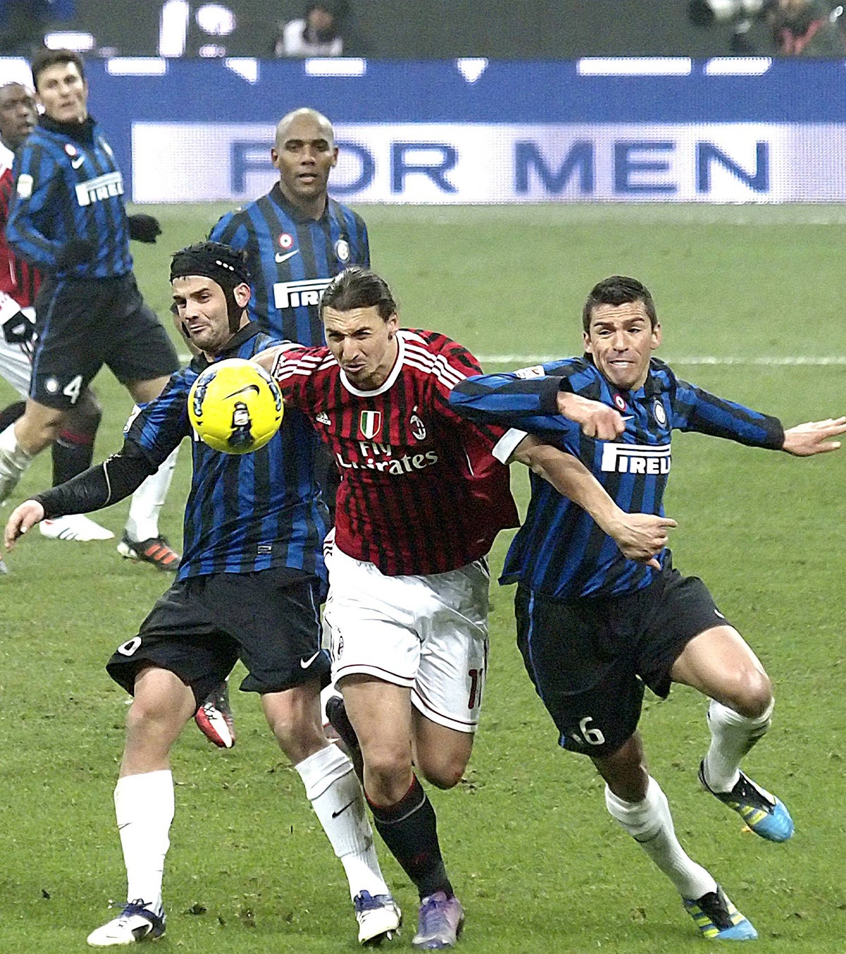 Lucio, încurajări pentru Chivu Fostul star brazilian a povestit un episod cu ei doi și Messi : „Cristian mi-a spus că-i vom dezumfla mingea!”