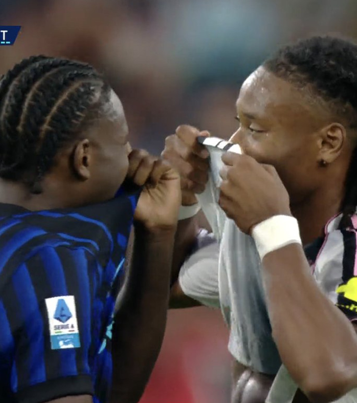  Scandal la Juve - Inter  Imaginile care i-au iritat pe fanii nerrazzuri: „Dacă Chivu e antrenor, îl trimite în tribună până în iunie”