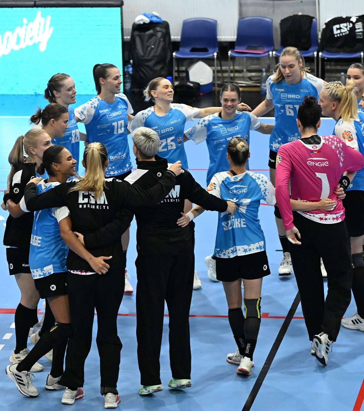 CSM București a spart gheața  „Tigroaicele” au revenit de la -4 goluri și au câștigat primul meci din Liga Campionilor