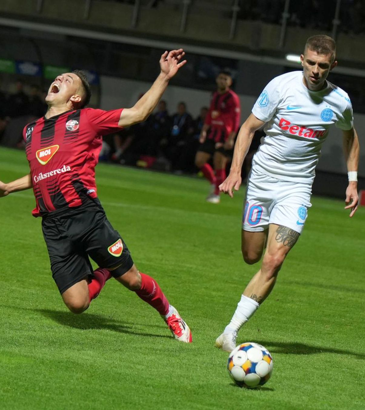 Becali sabotează FCSB Csikszereda - FCSB 1-1 » Cum a ajuns campioana să joace în 10 + de ce au fost aplaudați oaspeții