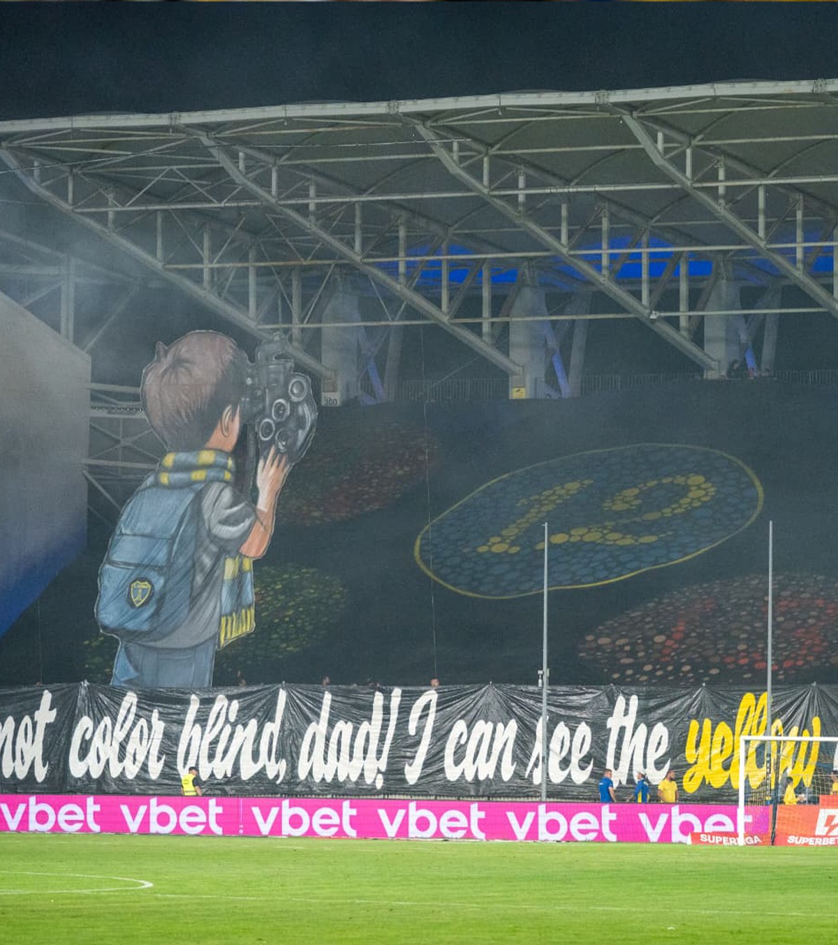 Spectacol în tribune  VIDEO+FOTO. Scenografii de senzație ale galeriei Petrolului la derby-ul cu Dinamo