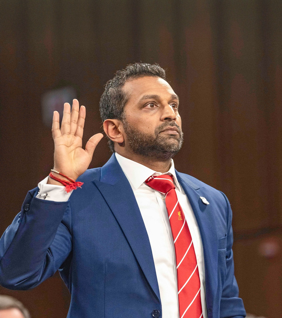 Directorul FBI, gafă în Senat! Conservatorul Kash Patel a purtat însemnul lui Liverpool la audiere, un club care e  contra politicii lui Trump