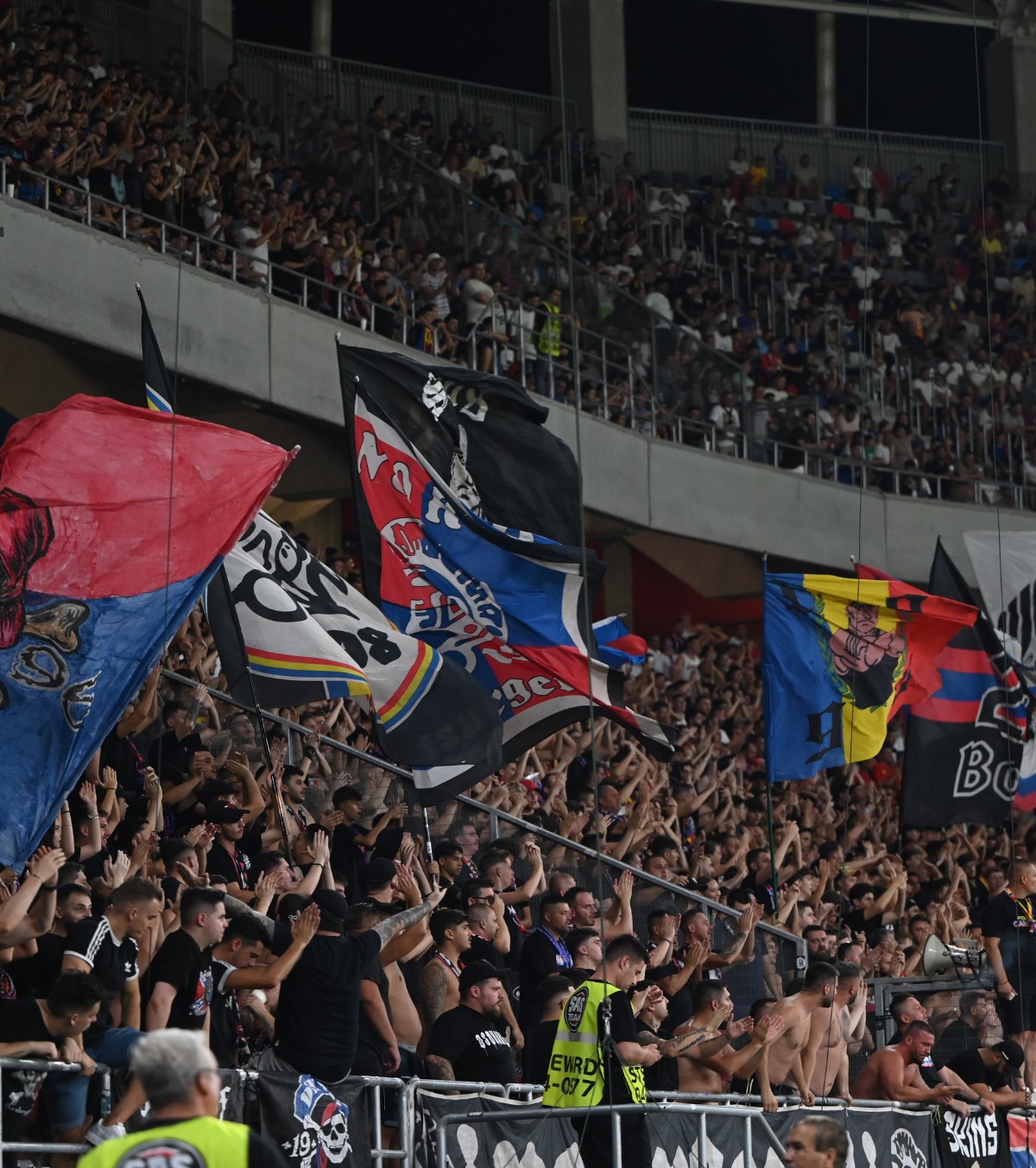 Polițiști pe străzi și forțe antirevoltă Cum vor fi primiți fanii FCSB la meciul din Europa League: parcare la 4km distanță + așteptați la fabrica de bere