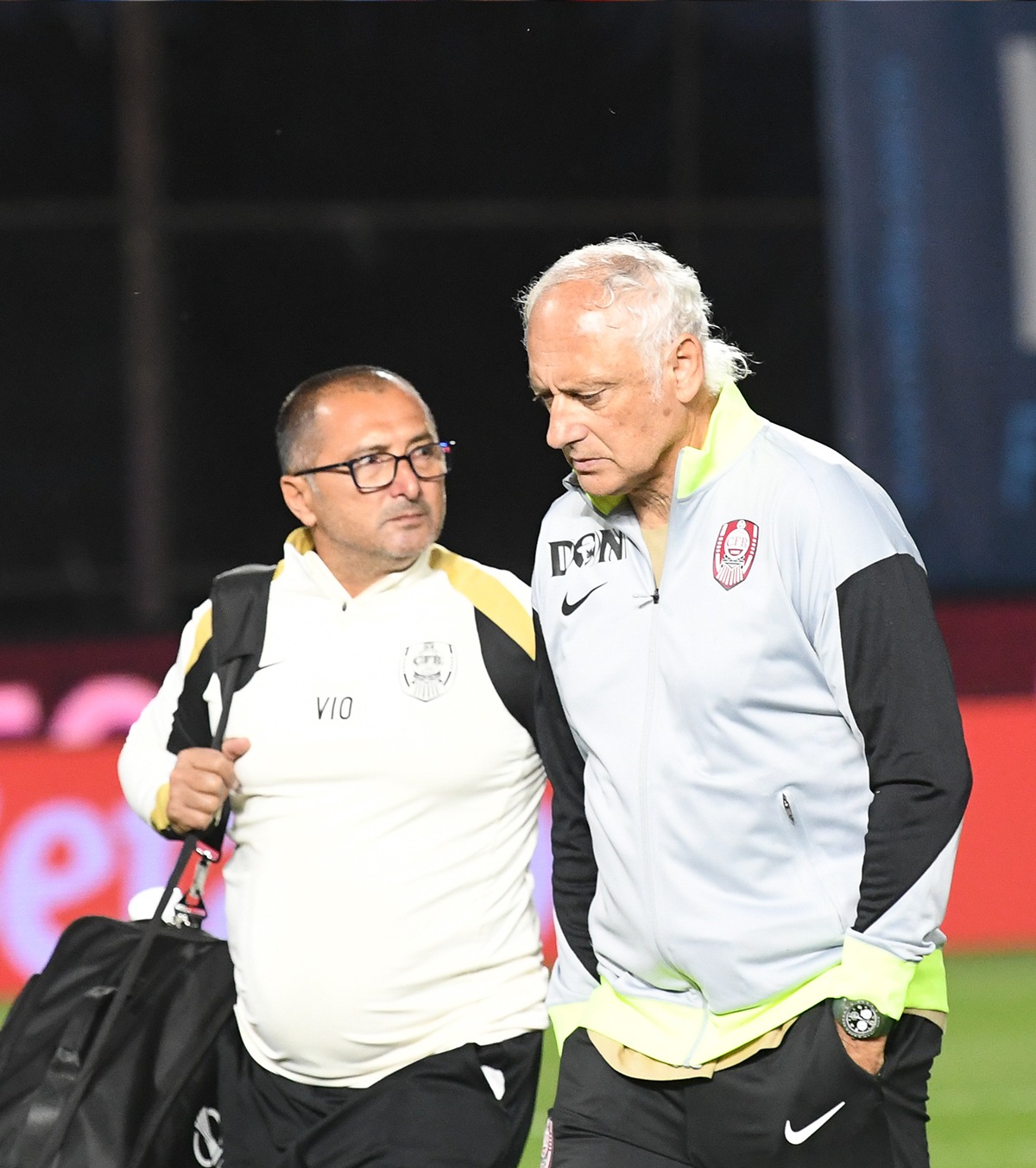 Replică pentru Șumudică Mandorlini nu se teme de demitere » Cum răspunde criticilor: „Nu mă cobor la nivelul lor”