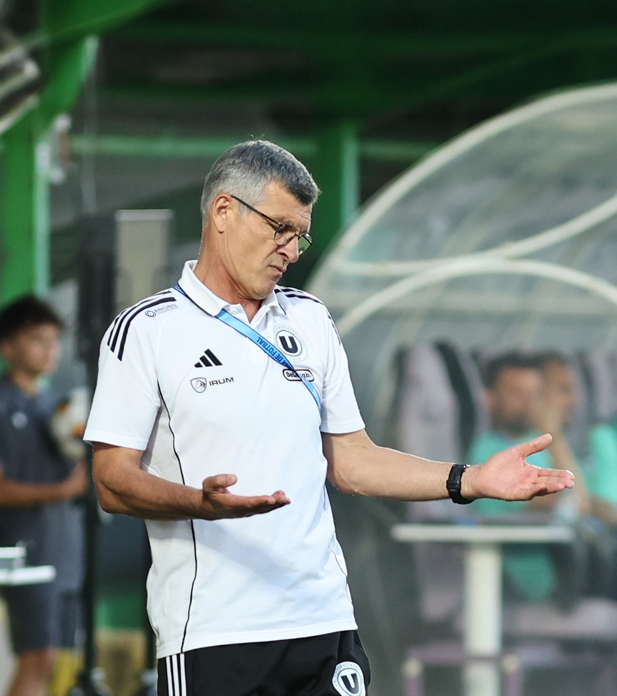 Sabău, enervat de propriul jucător Antrenorul de la U Cluj nu înțelege greșeala din meciul cu FC Argeș: „Nu știu cum privești tu fotbalul”