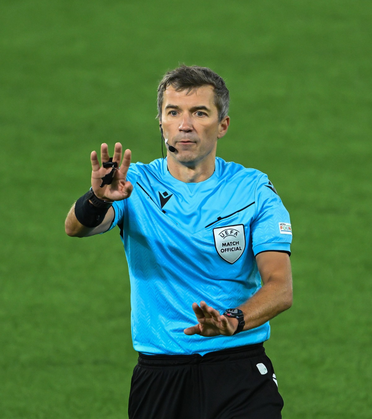 Arbitru-soldat la Go Ahead Eagles - FCSB „Centralul” partidei din Europa League s-a înrolat din cauza rușilor: „Am evitat armele timp de 40 de ani”
