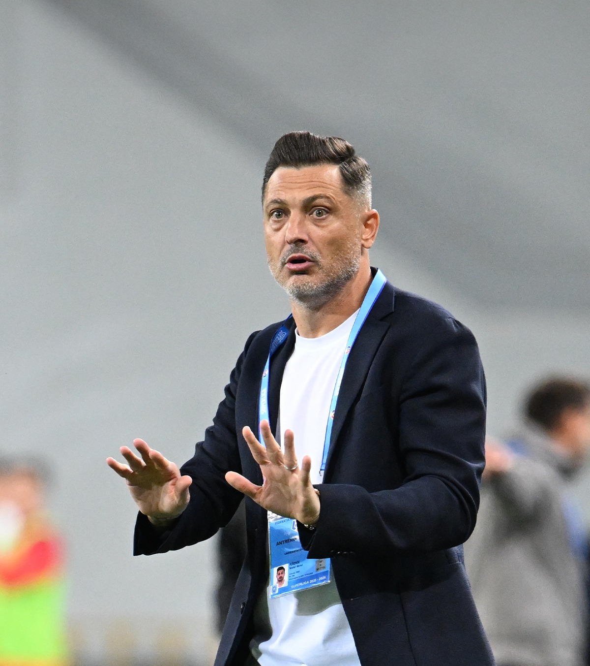 „Nu suntem proști!” Mirel Rădoi, ironic după controversa din meciul cu Dinamo: „Armstrong era roșu de la soare!”