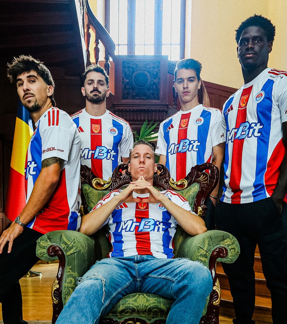 În haine noi VIDEO+FOTO. Își inaugurează noul echipament la meciul cu FCSB