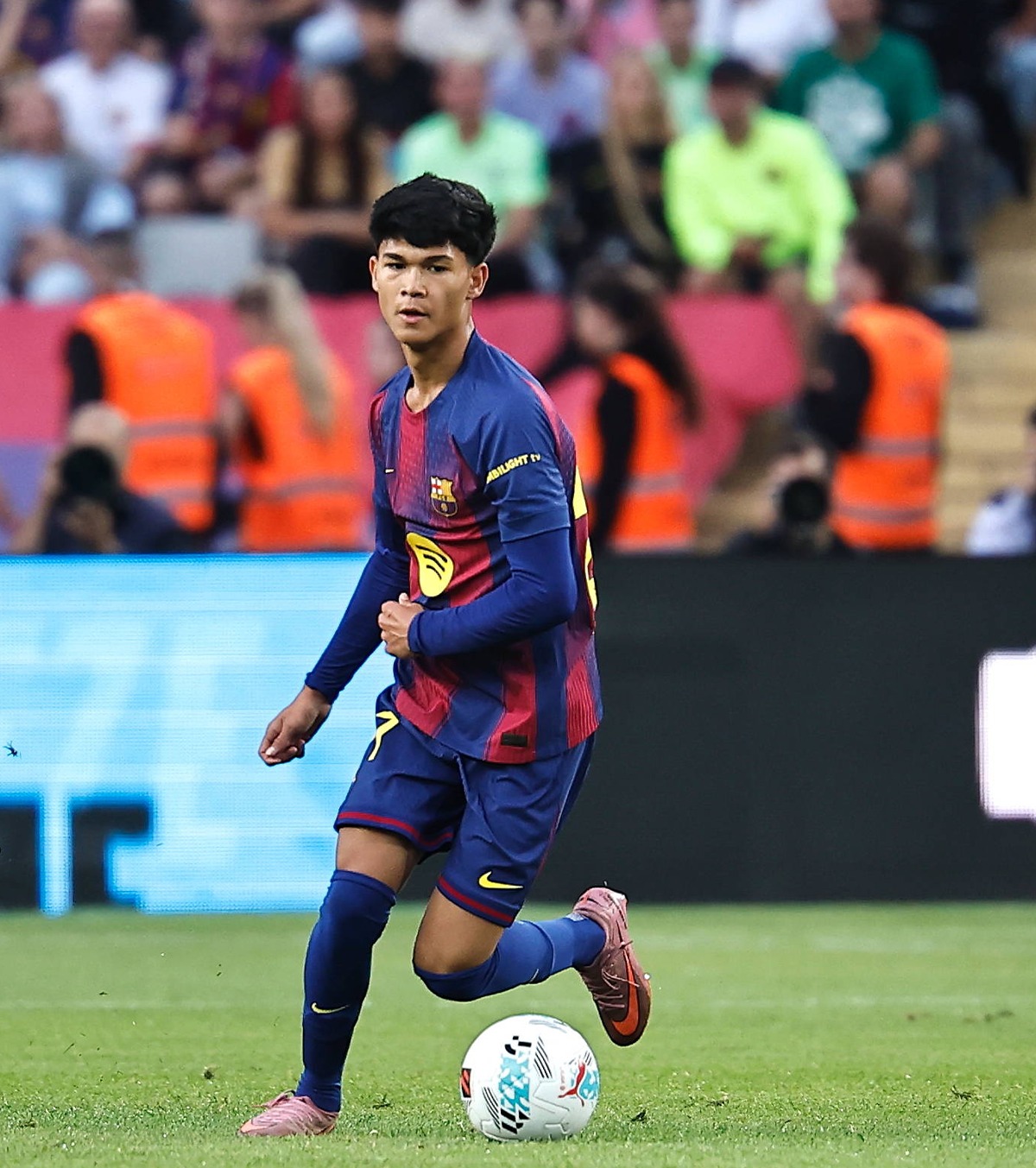 Un nou produs „La Masia” Cine e puștiul din academia Barcelonei care a debutat la prima echipă