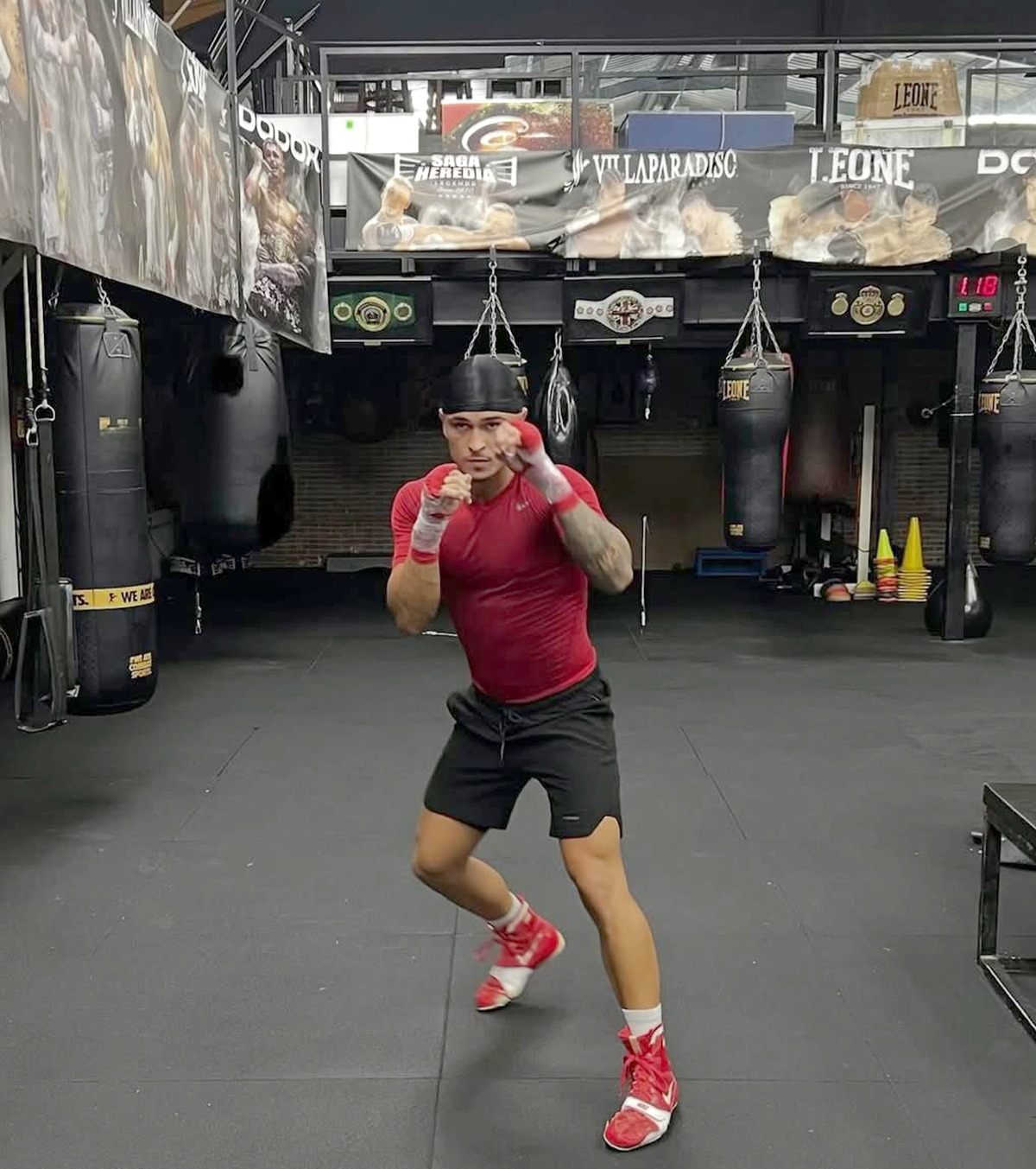 „Nu avem electricitate și apă” Campionul european care și-a depășit condiția: „Tatăl și frații mei erau alcoolici, mama cerșea. Boxul a fost refugiul meu”