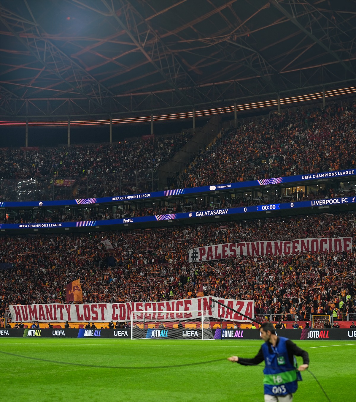 Presiune maximă anti-Israel Mai multe țări s-au unit cerând excluderea la UEFA. Mesaje furibunde în Ligă. De ce întârzie pedeapsa