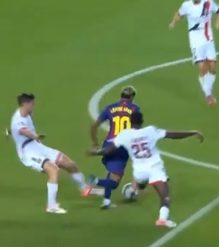 „Nuno Mendes trebuia să fie eliminat” Un fost arbitru spaniol, cu ecuson FIFA, analizează 3 faze controversate din Barcelona - PSG