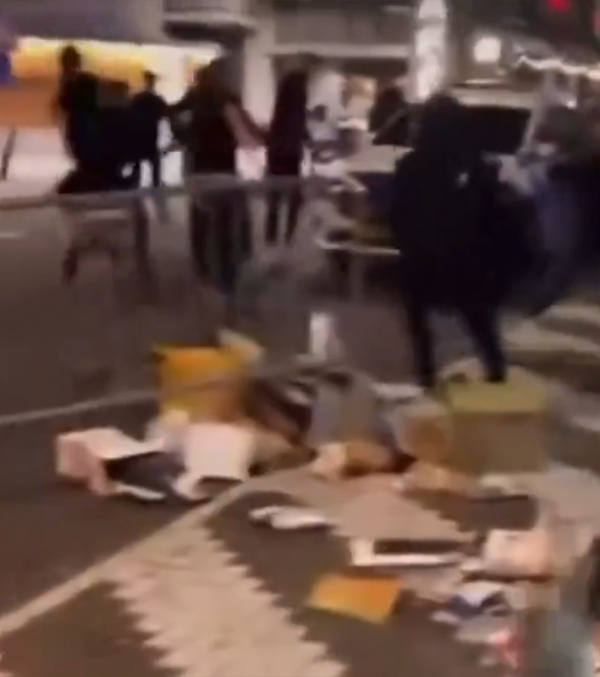 Lupte de stradă în Olanda VIDEO. Incidente grave înainte de meciul Feyenoord - Aston Villa din Europa League