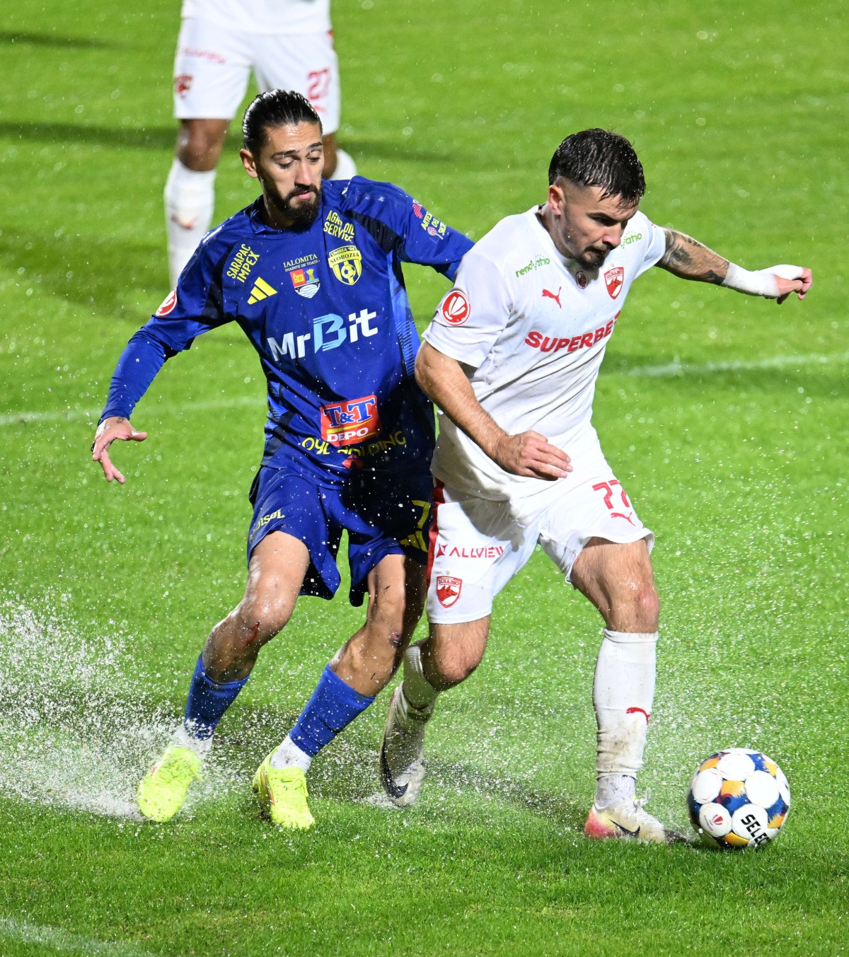 Replică pentru Armstrong Fost arbitru FIFA, după ce scoțianul de la Dinamo a declarat că se simte vânat: „Inexplicabil!”