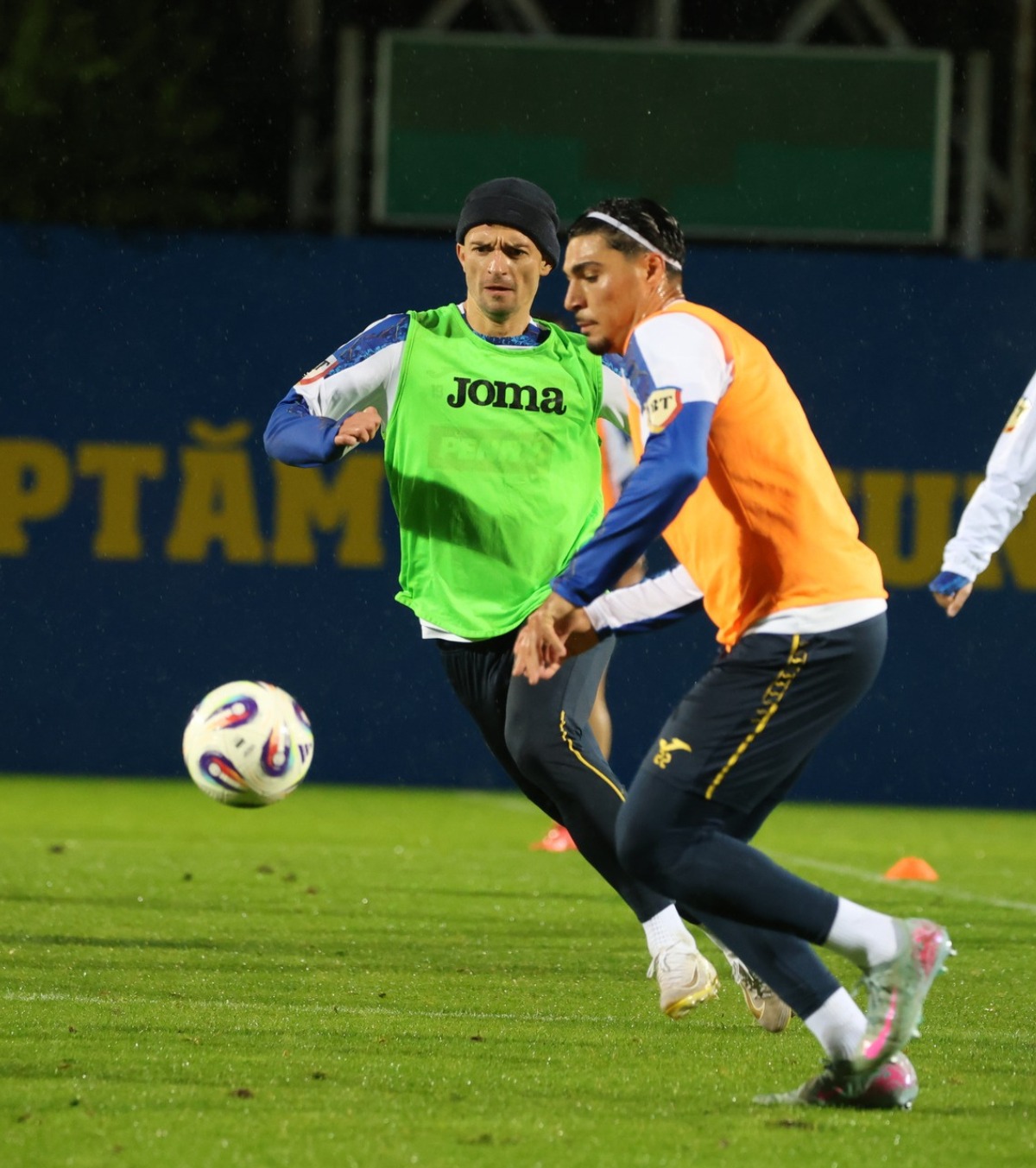 Au sfidat codul roșu Tricolorii s-au antrenat în ploaie: „Voi nu faceți ca noi!”