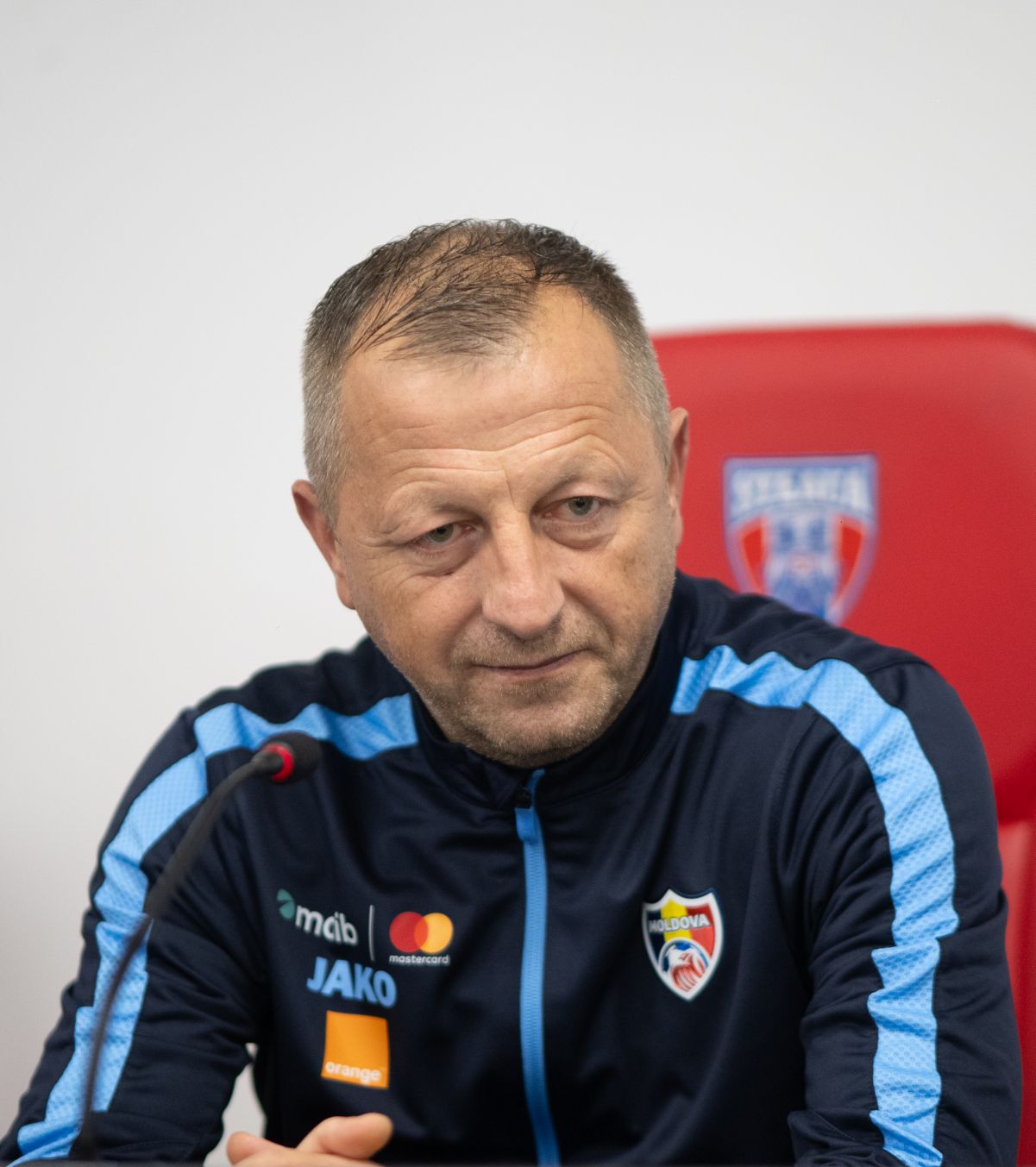„Avem drumul nostru” Selecționerul Moldovei a vorbit la conferință despre direcția politică a țării sale » Cine l-a întrerupt