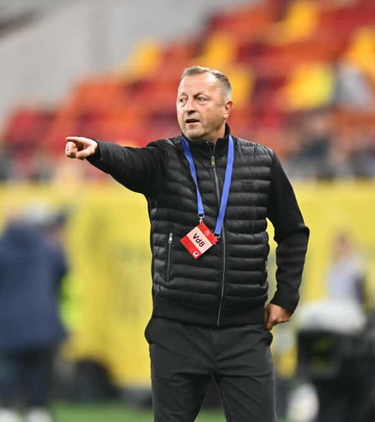 „Vreți să ne ferim de voi?” Selecționerul Moldovei a vorbit de agresivitatea jucătorilor săi: „Credeți că le-am spus să-i dea peste picioare lui Hagi?”