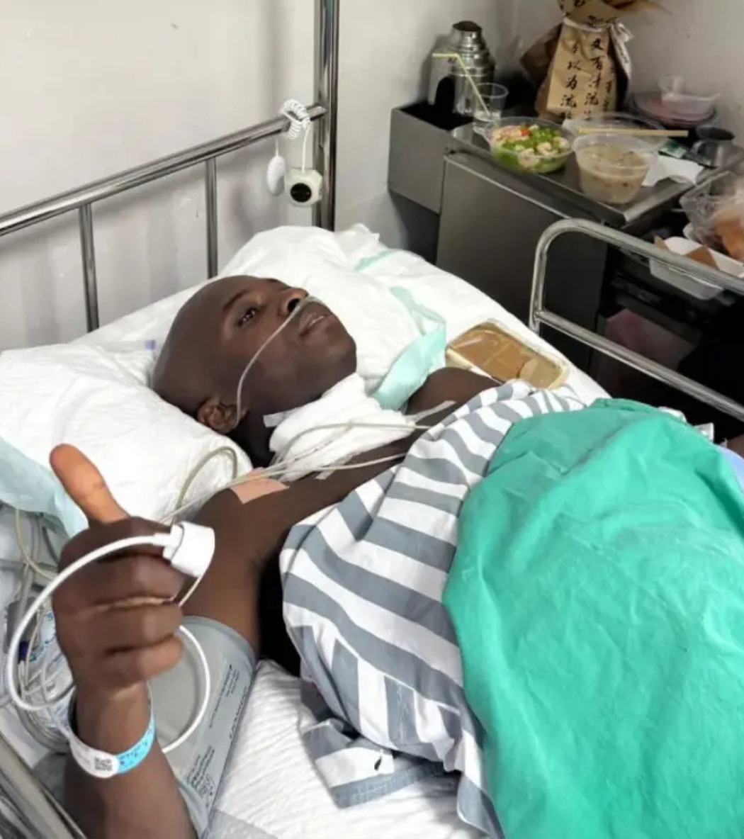 Asamoah a fost operat Care este starea fostului fotbalist de la FCU Craiova, accidentat grav în China + Ce a primit chiar pe patul de spital