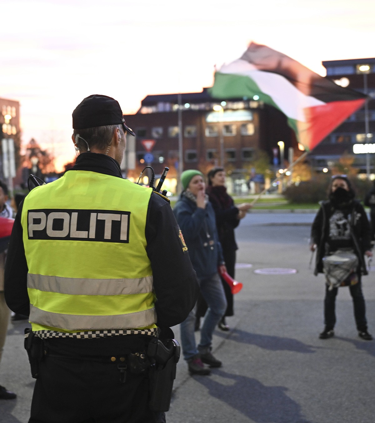 Zid în jurul Israelului 16 agenți Mossad păzesc naționala în Norvegia. Măsuri de protecție fără precedent » Gestul unic făcut de selecționer la conferință