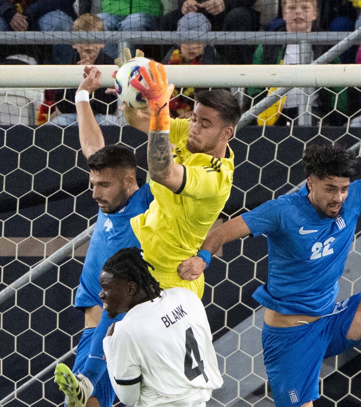 A gafat în poarta Germaniei Doi români au debutat oficial pentru naționala germană. Unul a greșit grav la gol