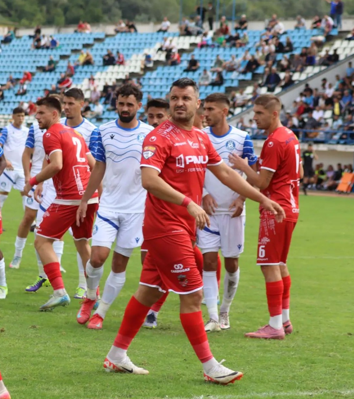 Budescu, fără shaormerie  Mijlocașul este singurul din echipă fără sponsorul principal pe tricou » Care este motivul