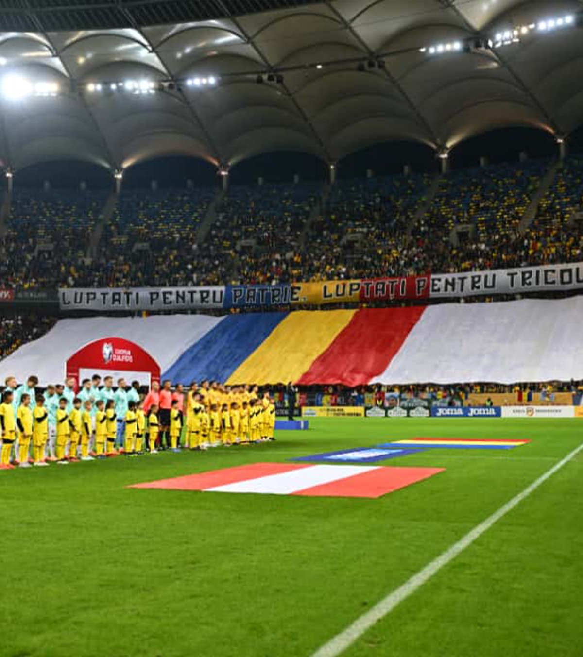 Nota de plată după România - Austria Câte amenzi s-au dat după meciul care a reaprins speranțele românilor + Sancțiunea primită de FRF
