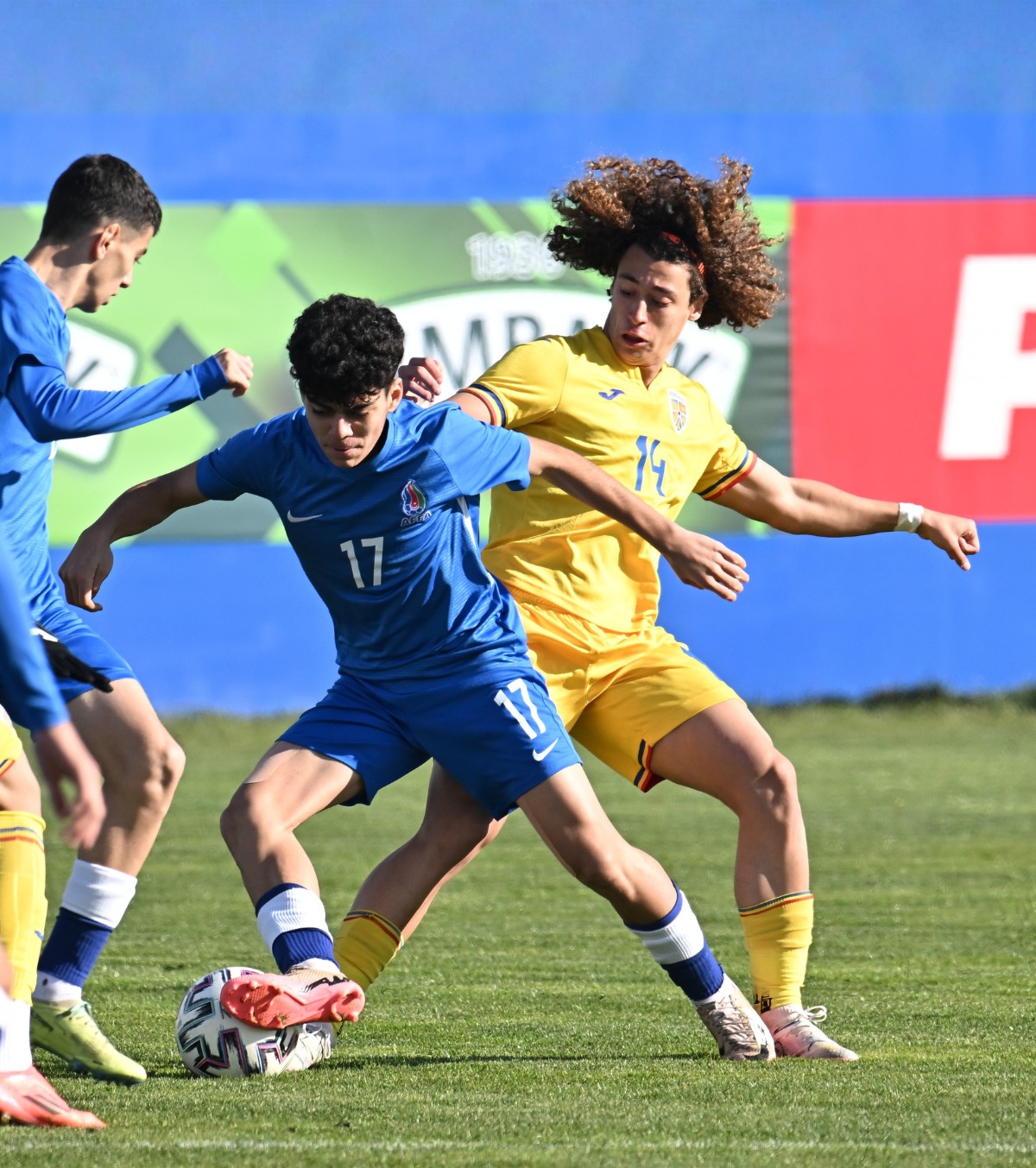 Un român, lângă Barcelona și PSG Ce internațional a fost inclus pe lista celor mai talentați 60 de jucători ai generației sale