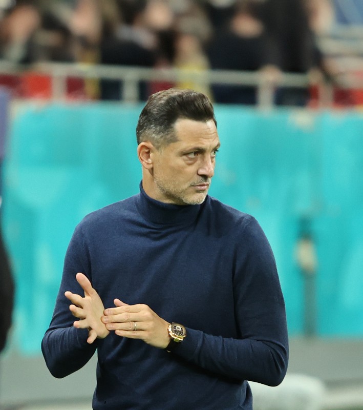 „Prefer să fiu furat decât ajutat” Mirel Rădoi, despre tirada sa la adresa lui Lucescu: „Poate sunt nebun, dar asta am încercat să fac”