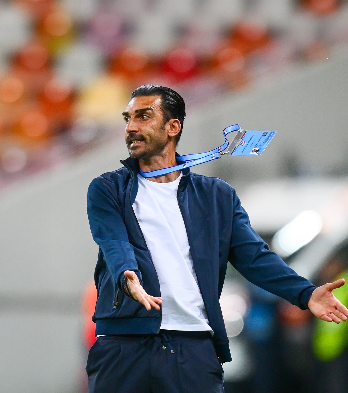 I-au cerut demisia lui Charalambous VIDEO Fanii celor de FCSB, extrem de nervoși după înfrângerea rușinoasă cu Metaloglobus: l-au înjurat pe Alibec