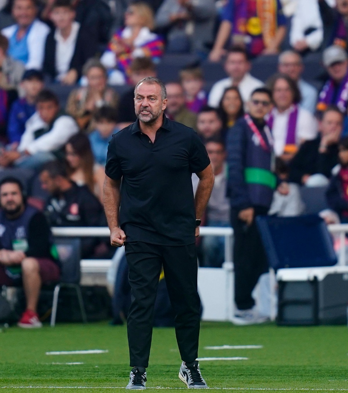 Furia lui Flick l-a exclus din El Clasico! FOTO. Antrenorul Barcelonei a fost eliminat cu Girona și a făcut gesturi obscene. Cum s-a apărat