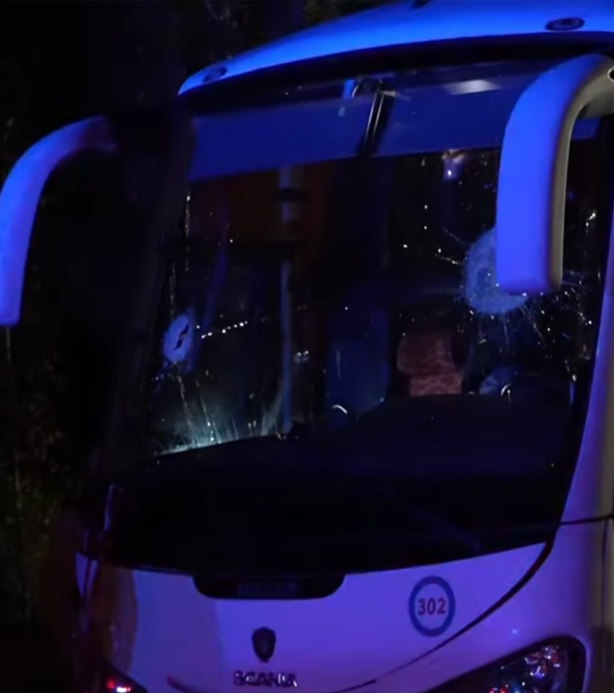 Tragedie în Italia Un autocar care transporta suporteri a fost atacat cu pietre. Șoferul a murit pe loc!