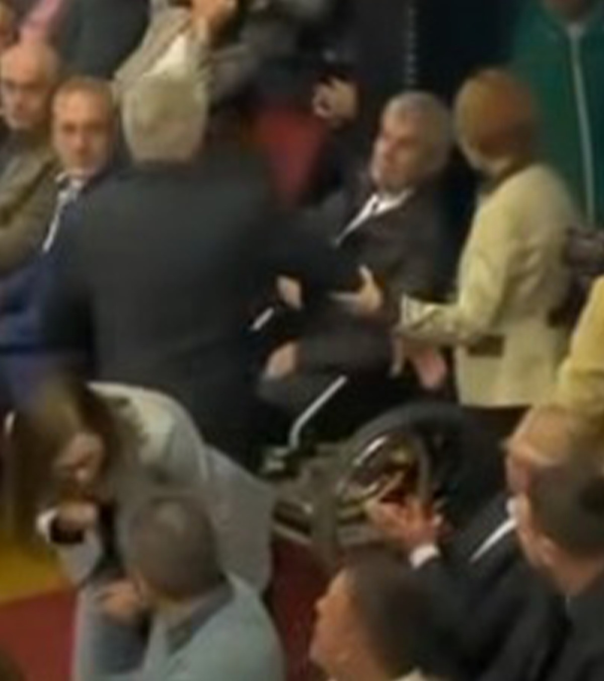 Hajnal, în scaun cu rotile Întâlnire emoționantă între Ladislau Bölöni și fostul său coleg de la ASA Târgu Mureș » „A recidivat”