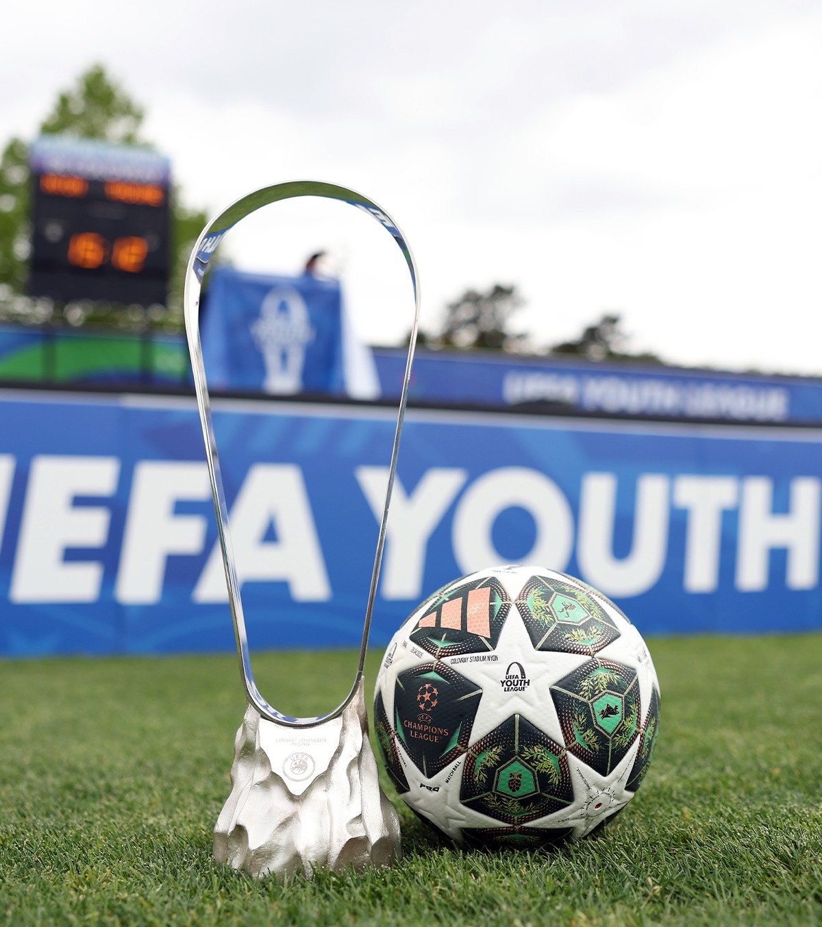 FCSB, „carne de tun” în Youth League? Echipa U19 a campioanei debutează miercuri în Europa. Vedetele Stoian și Toma nu vor juca