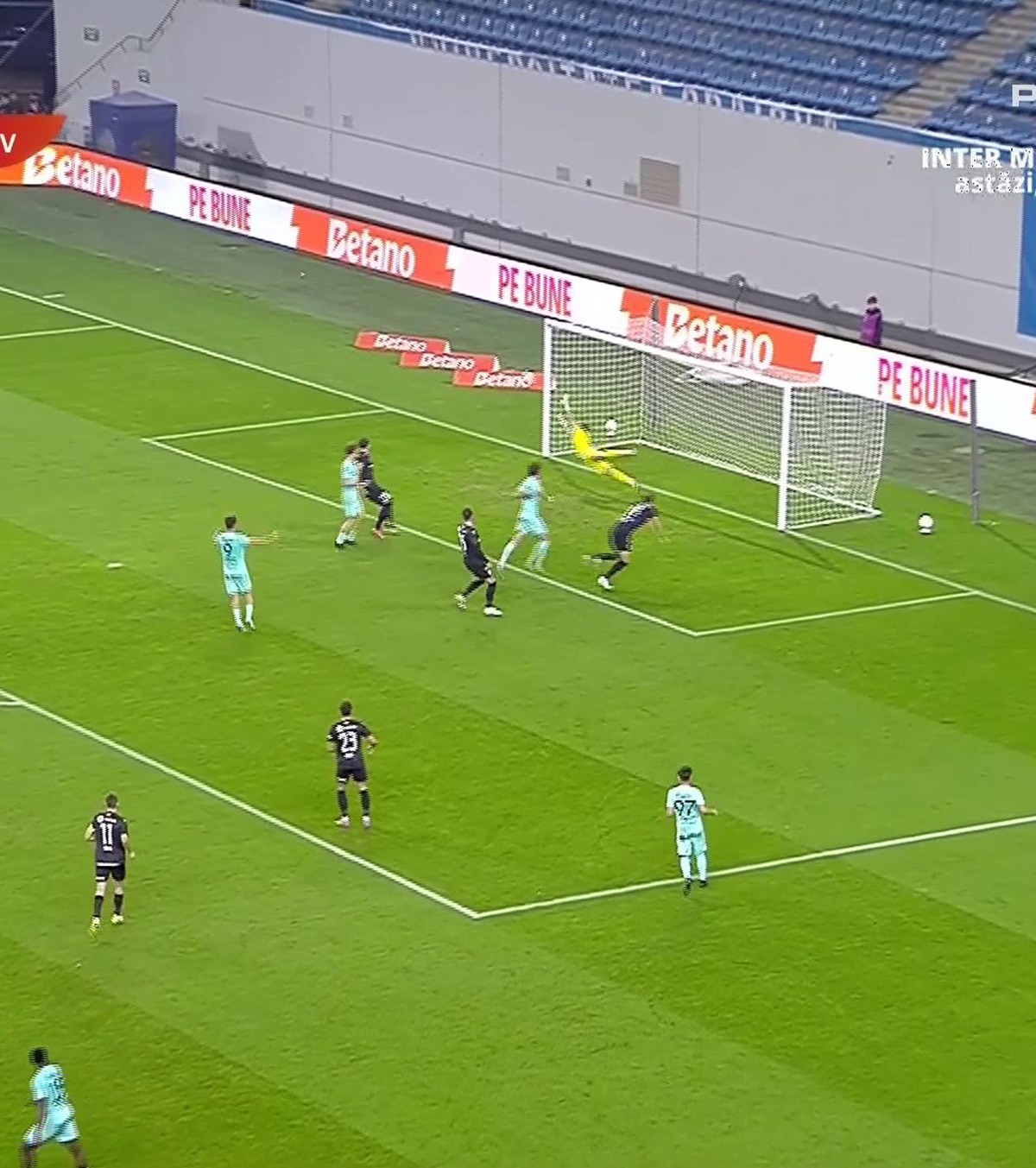 Stevanovic, ce gafă! FOTO. Sănătatea Cluj a deschis scorul după o eroare imensă a fundașului Craiovei + cum a reacționat soția unui coleg