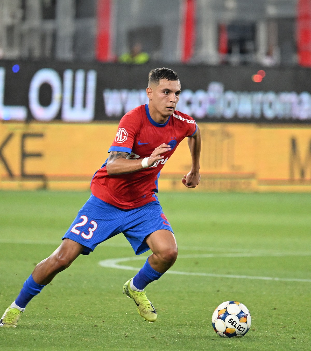 „Mă simt cel mai bine acolo” Tânărul jucător de la FCSB, despre postul preferat pe teren: „E o șansă și sper să profit de ea”