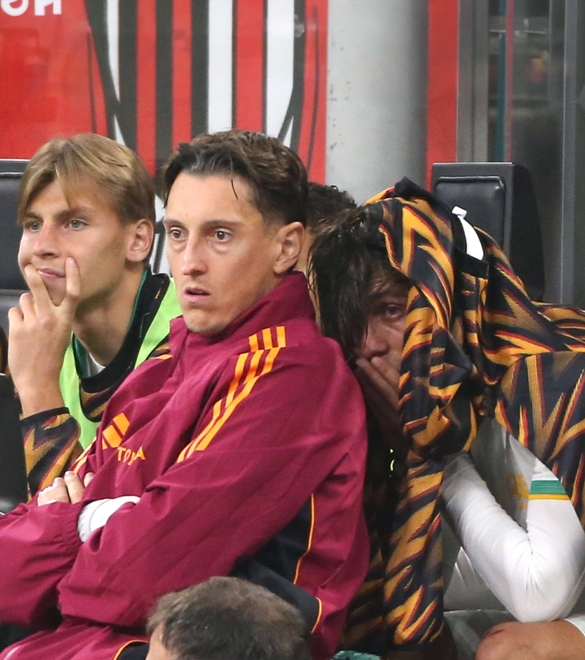 A cedat pe bancă VIDEO+FOTO. Schimbat după ce a ratat un penalty, Dybala a fost surprins plângând în hohote