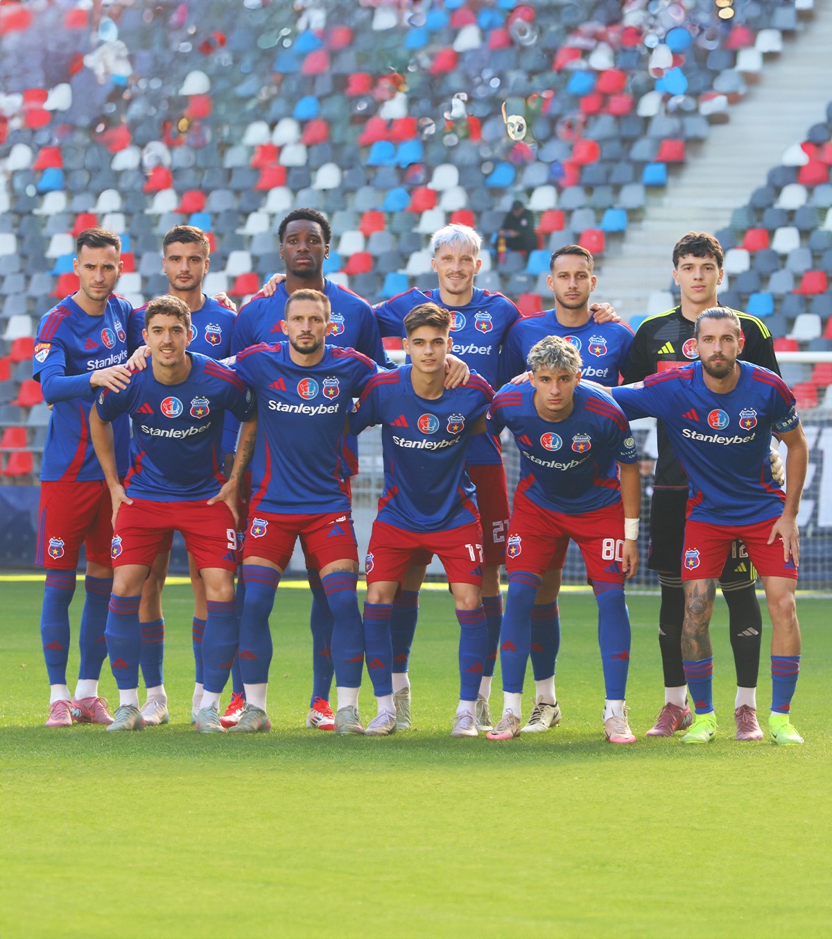 „E nevoie ca Steaua să fie la locul corect” Suporterii steliști cer amânarea meciului de sâmbătă după decesul lui Emeric Ienei