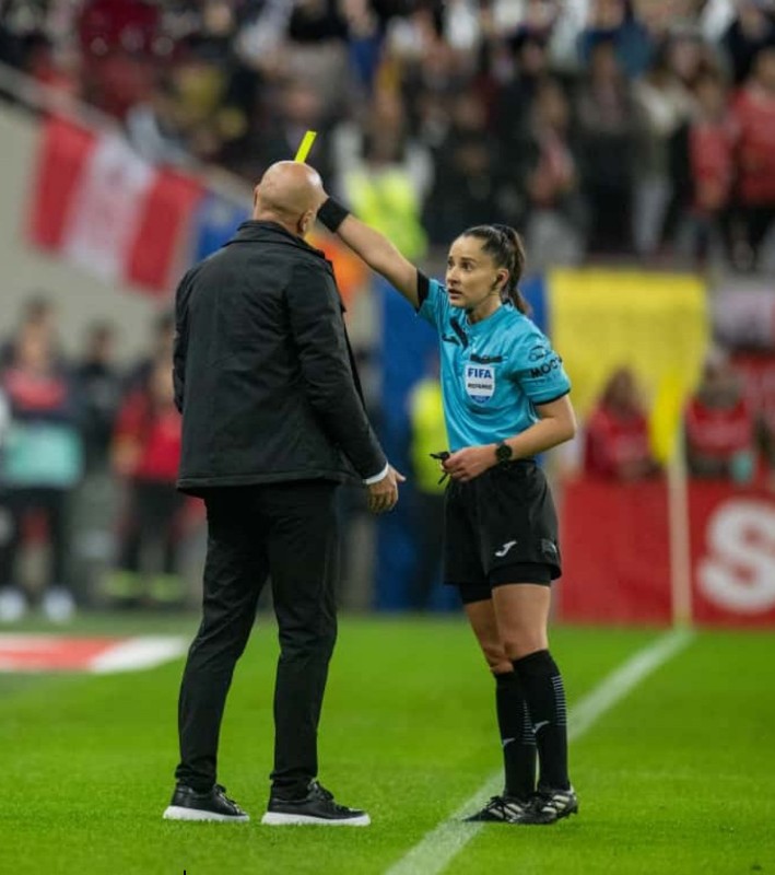 „Penibil! Mi-e mie rușine” Robert Ilyeș iese la atac după înfrângerea cu Dinamo: „Parcă ne-am întors înainte de 1989”