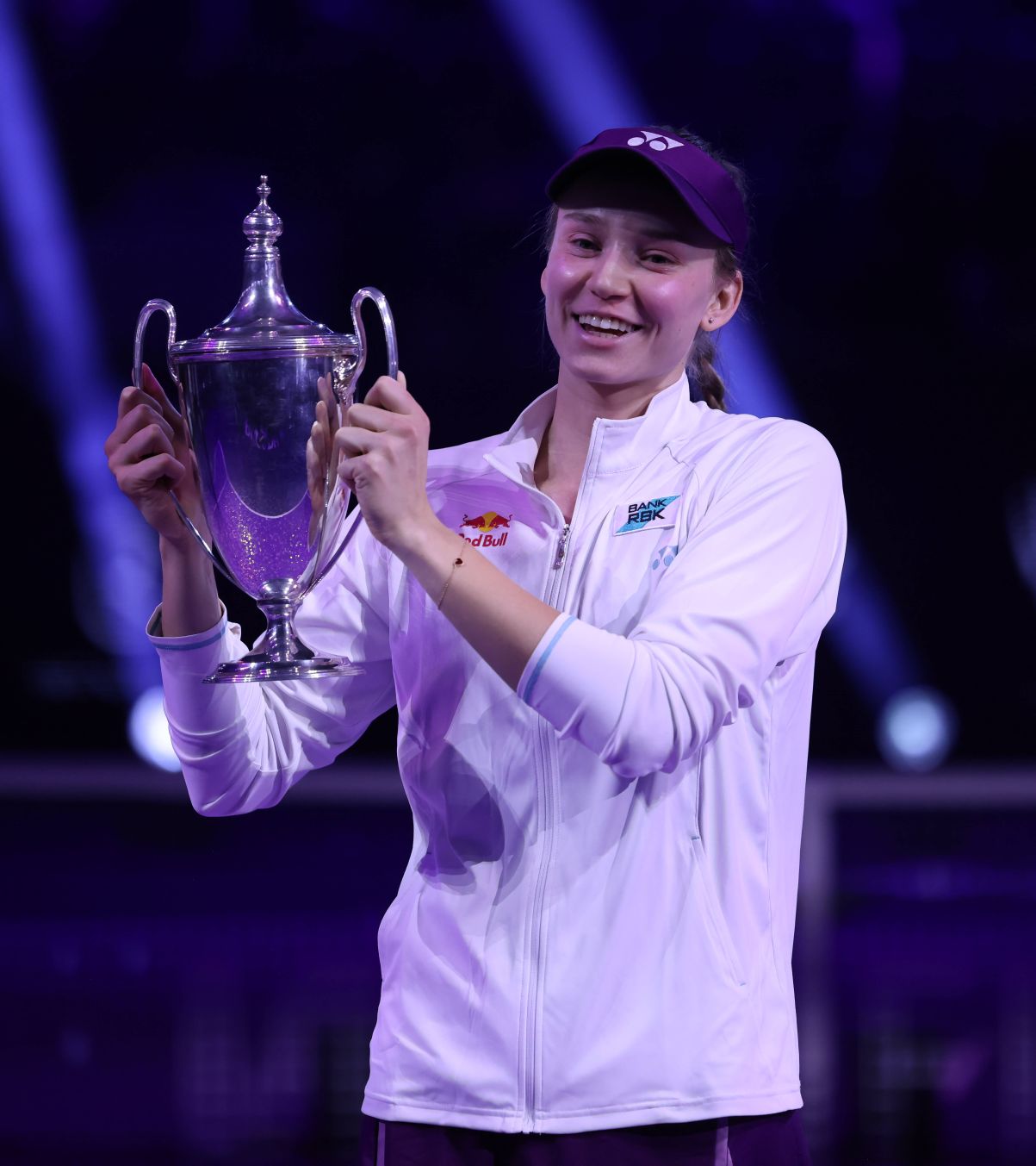 Scandal la Turneul Campioanelor VIDEO. Elena Rybakina a câștigat competiția, apoi a refuzat să se pozeze cu șefa WTA » Ce s-a întâmplat