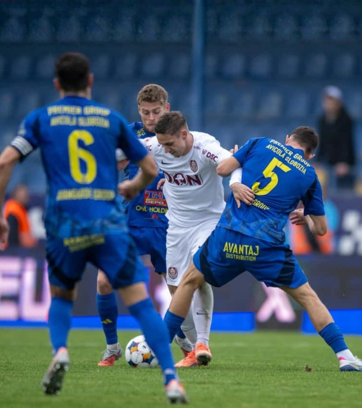 „Cu ce am fost obraznic?” Louis Munteanu, despre negocierile cu FCSB: „Păi, ce, trebuia să mă duc pe condițiile alea?”