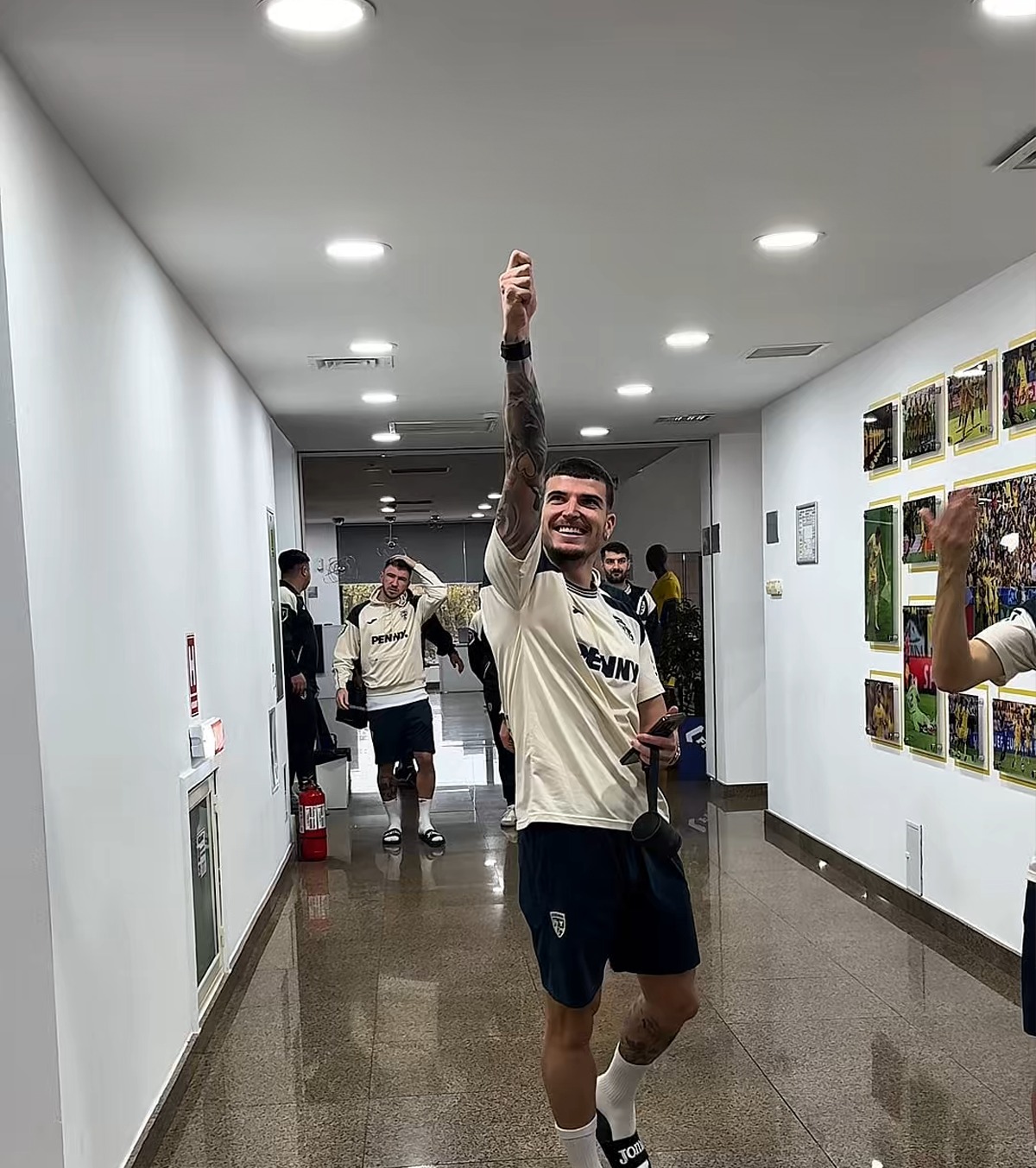 Bîrligea râde în hohote VIDEO. Mihăilă l-a trollat pe atacantul FCSB după eliminarea stupidă din Liga 1 » FRF a șters imaginile