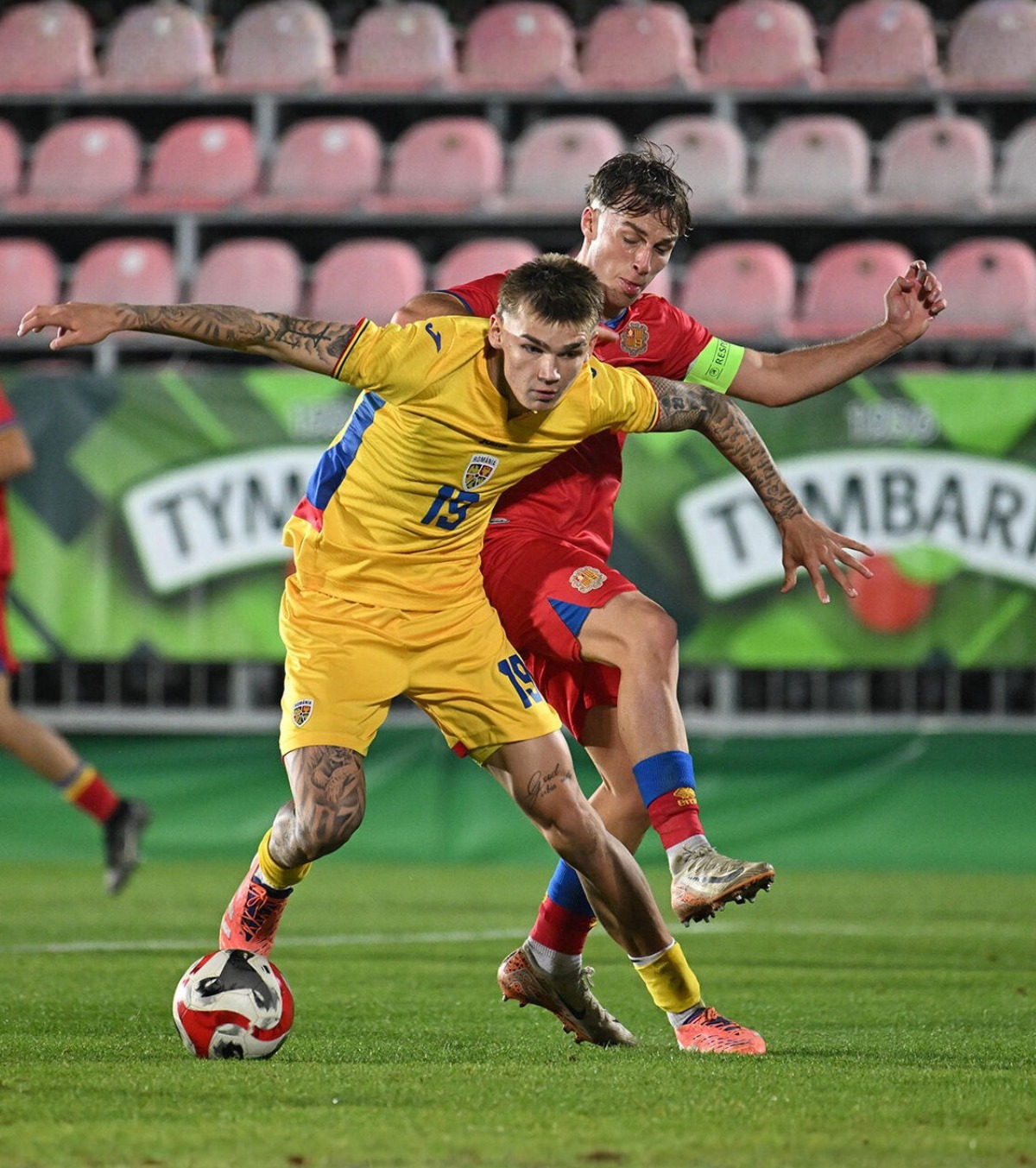 Cine este juniorul tatuat Tricolorul joacă pentru naționala României U19 » Născut în Anglia, crescut în Germania, evoluează în Italia