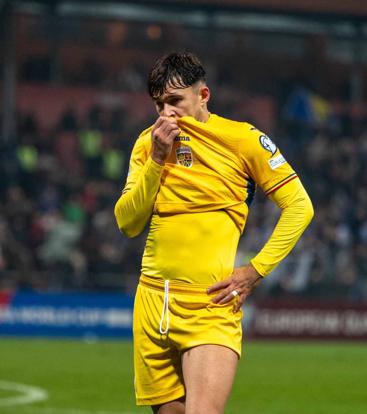 „Nu e normal să vii cu ifose” Mihai Stoica l-a criticat dur pe Andrei Rațiu, după meciul cu Bosnia: „Joacă așa cum ai jucat cu Real Madrid!”