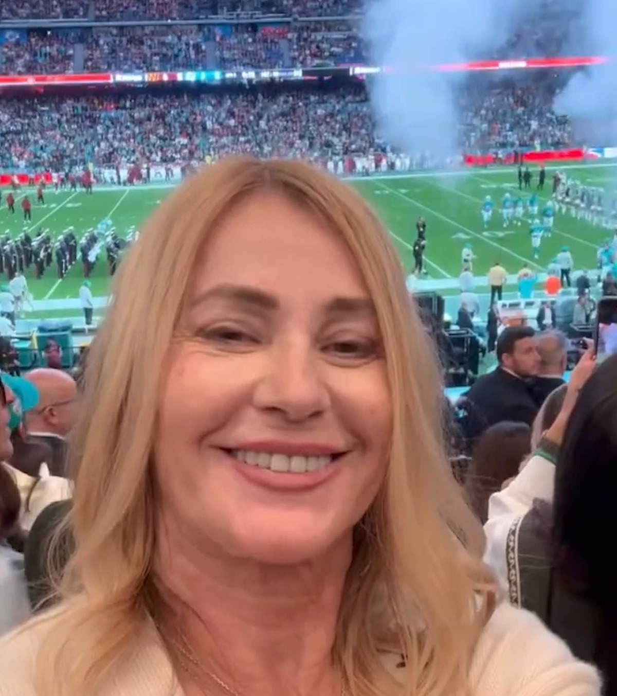 Nadia, pe „Bernabeu” VIDEO Marea gimnastă a fost invitată la primul meci din NFL disputat la Madrid: imagini fabuloase