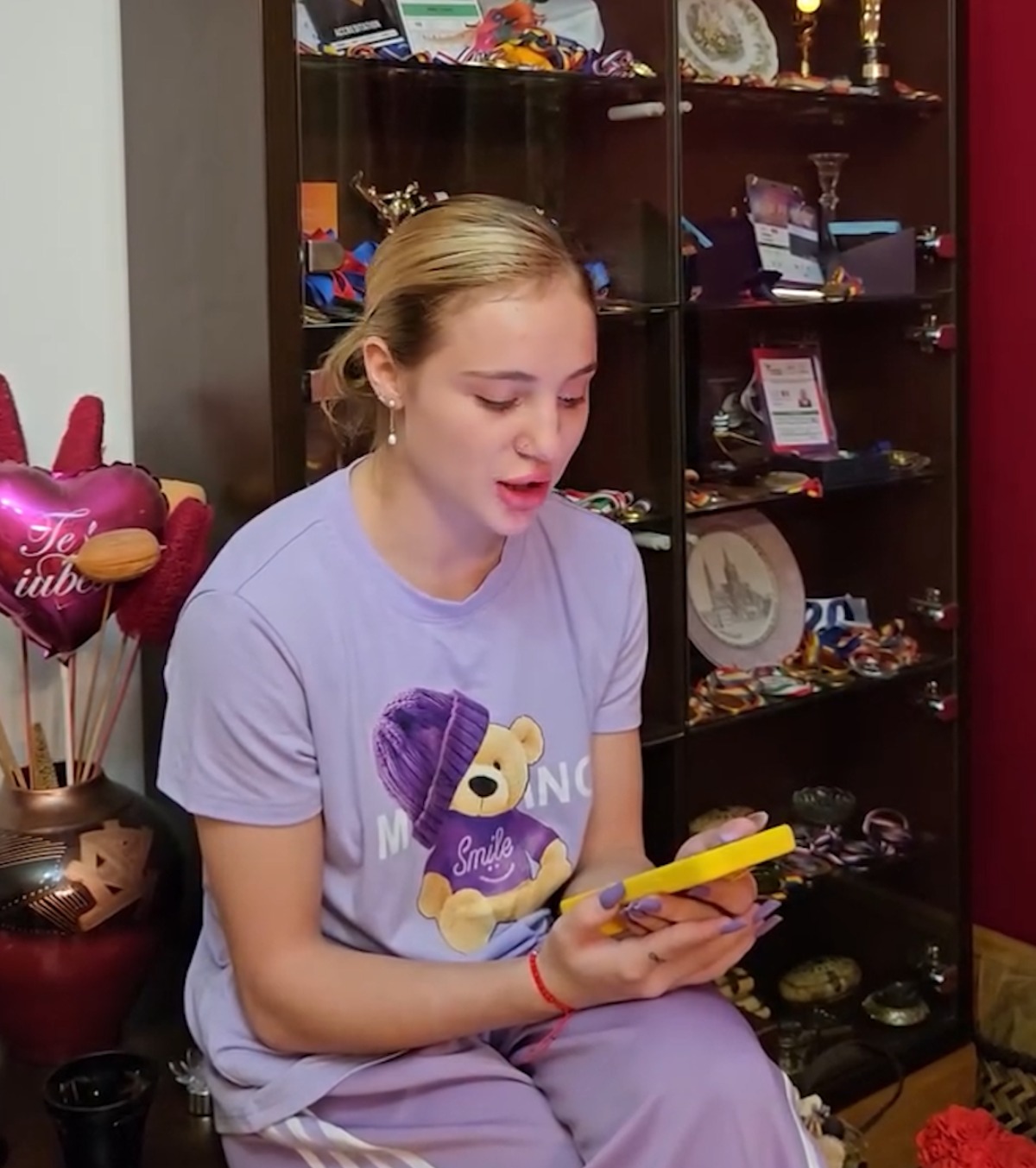 „Campanie coordonată” Reacția Cameliei Voinea, după imaginile publicate de GOLAZO.ro: „Ce antrenor nu face asta? Oficialii FRG au imaginile de 2 ani” + Ce spune Sabrina