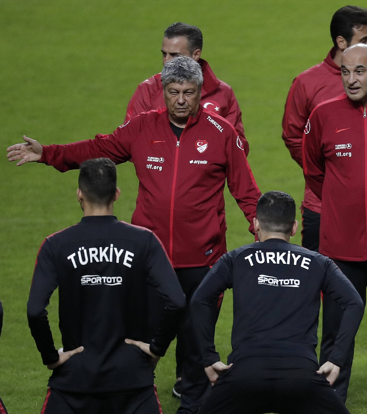 Realitatea îl contrazice pe Lucescu! Selecționerul a spus ceva despre turcii promovați de el la națională. Care e adevărul!