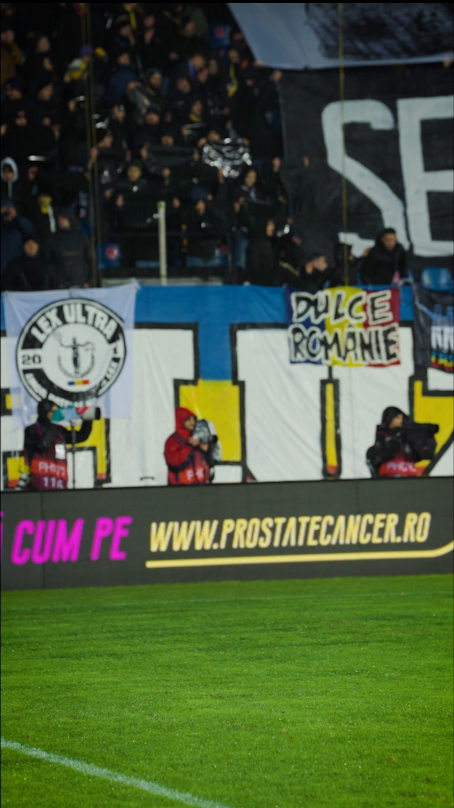 Am întrebat bărbații de la meciul România – San Marino dacă au văzut sponsorul misterios de pe stadion