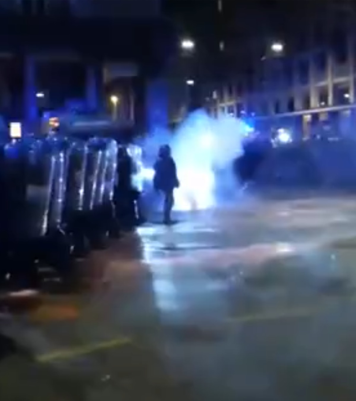 Scene de război în Italia FOTO+VIDEO. Lupte de stradă înainte de meciul cu echipa din Israel » Poliția a folosit tunuri cu apă