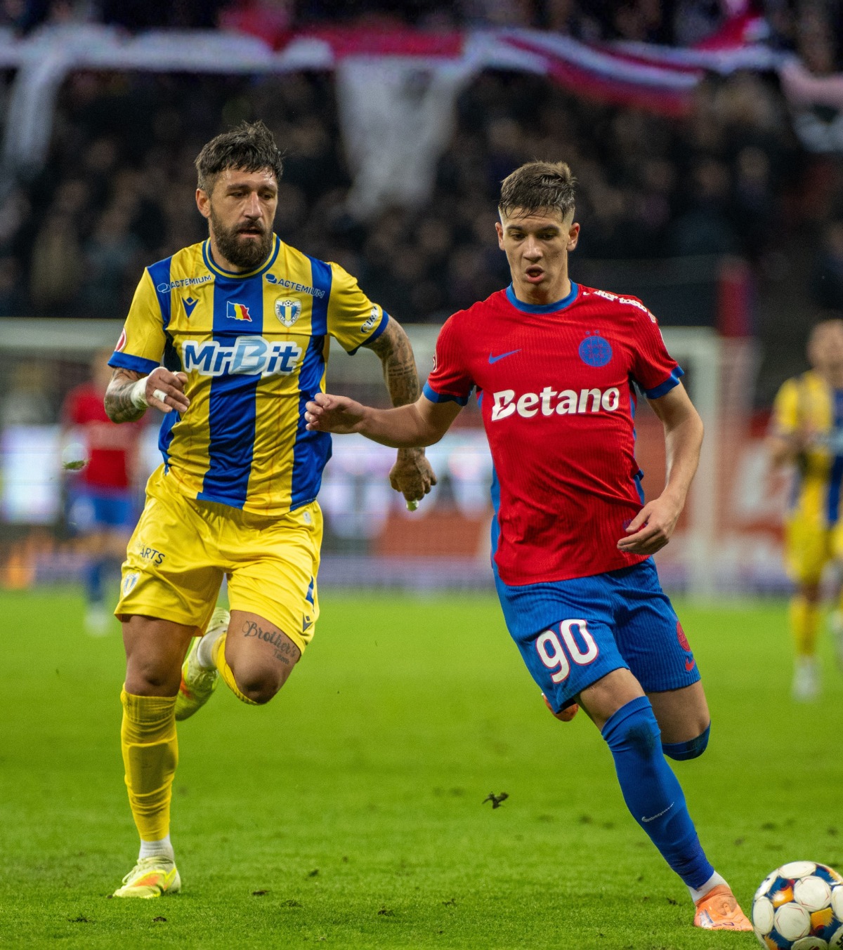 Papp, lovit cu cotul în gură FOTO: Întrebat despre faza controversată din meciul cu FCSB, fundașul de la Petrolul a surprins: „L-am felicitat”